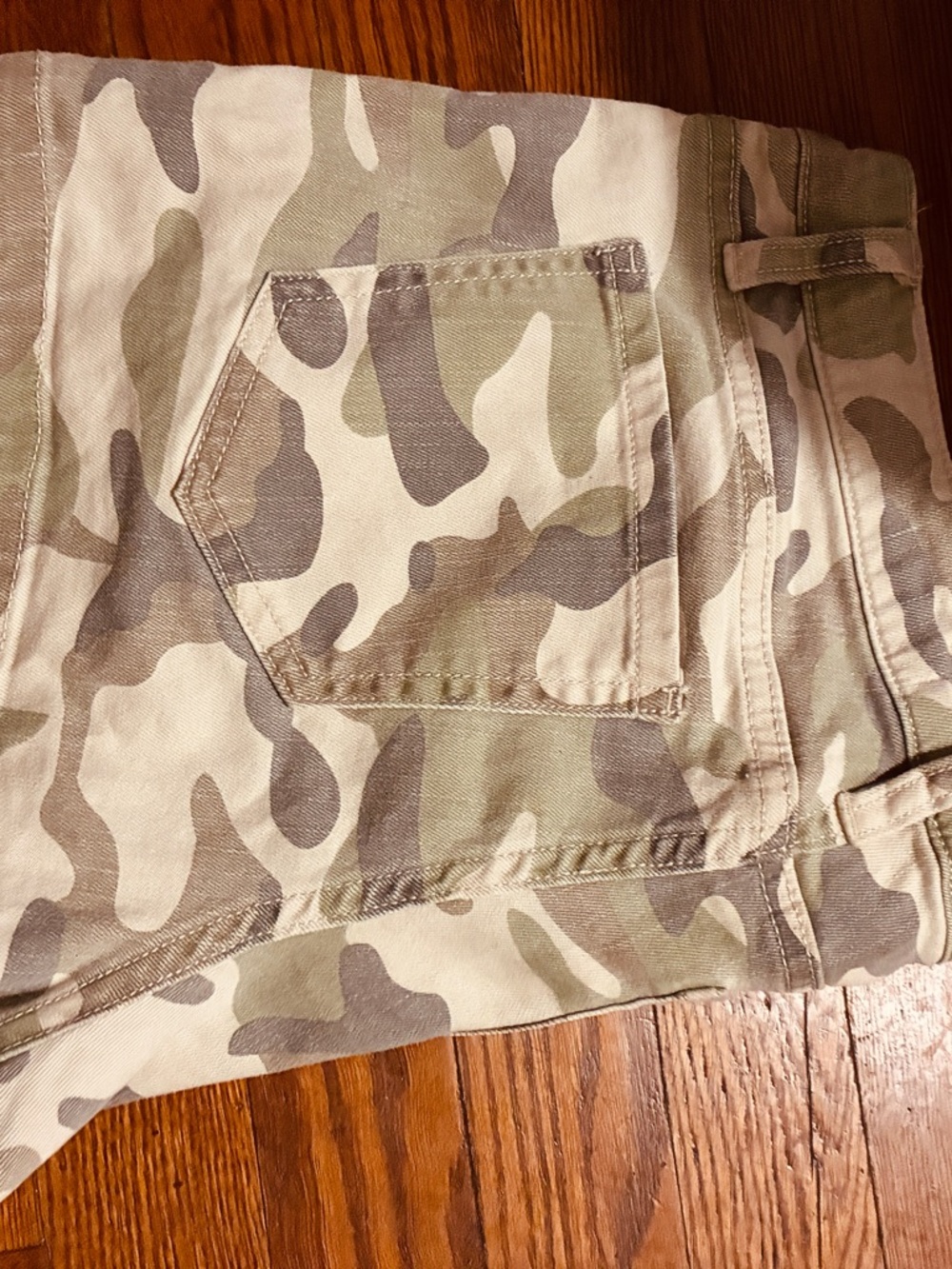 life in progress Women's Camo Denim Shorts - Green & Gray